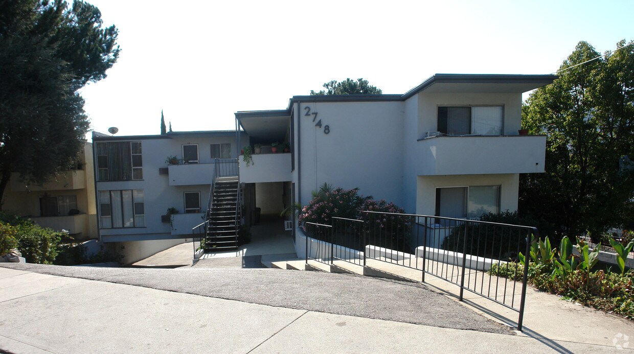 Building Photo - 2754 Montrose Ave
