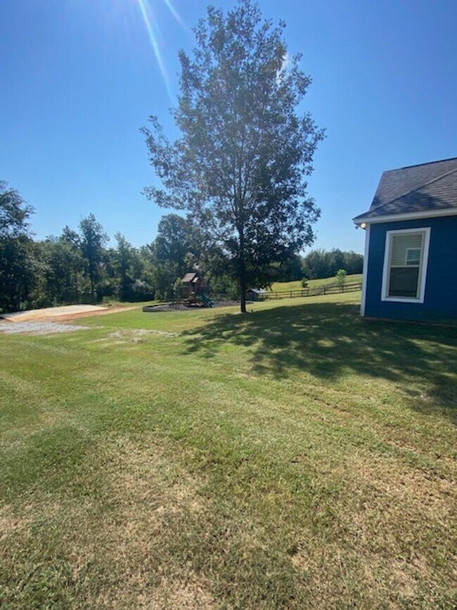 Building Photo - Quiet and Cozy Living in Phenix City
