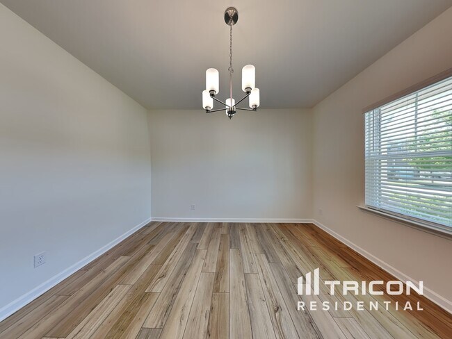 Foto del edificio - 3923 Rustic Barn Wy