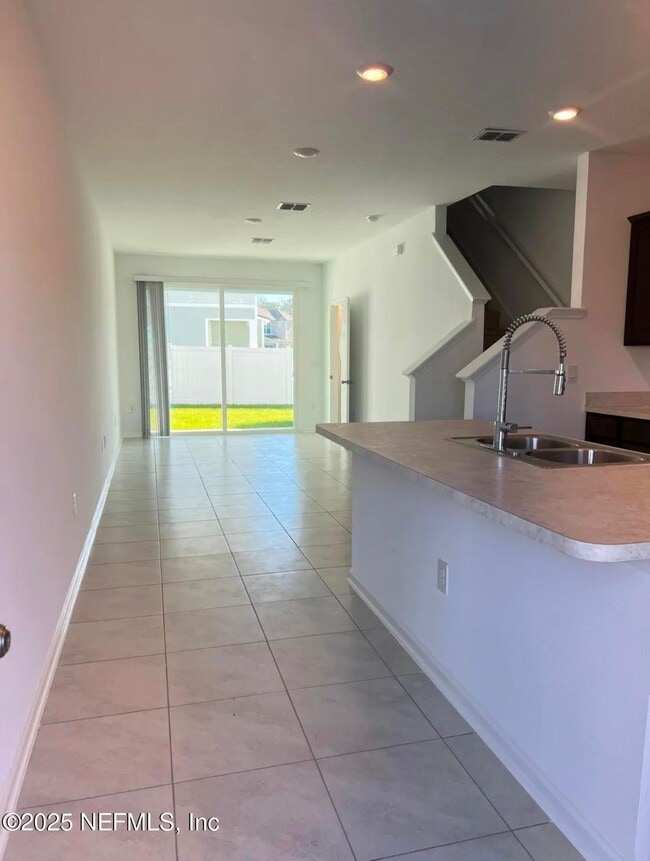 Foto del edificio - 8368 Retrograde Rd