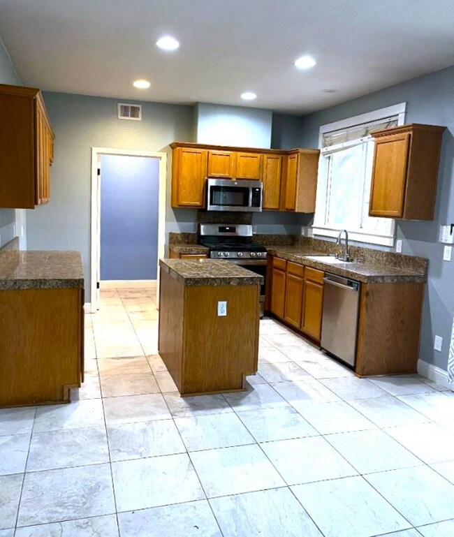 Foto del edificio - 730 Tatum Ave