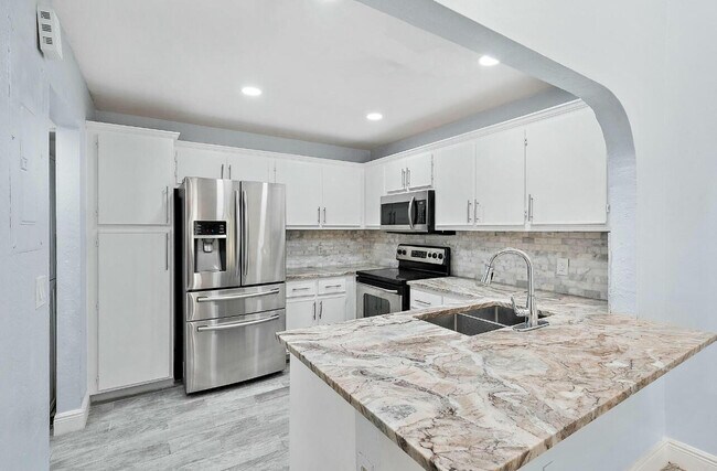 Foto del edificio - 4012 Palm Bay Cir