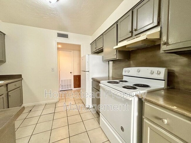 Building Photo - 8402 Candlewood Dr