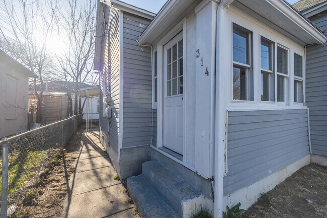 Building Photo - 314 N 8th St