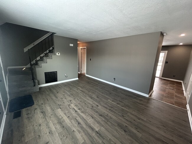 Building Photo - 3423 Minor Dr