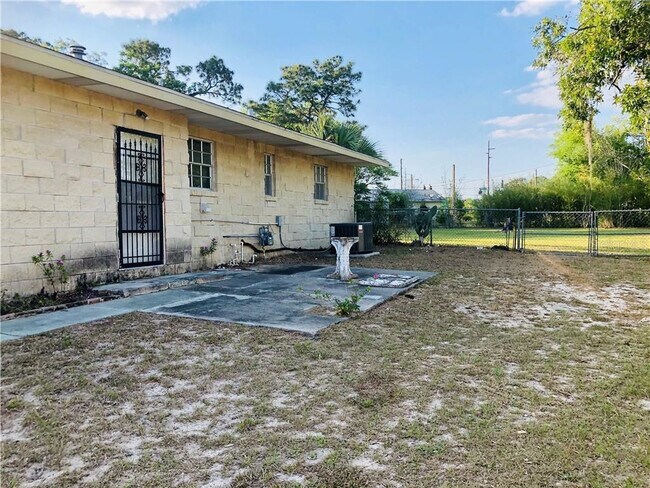Building Photo - 14 Bahia Loop