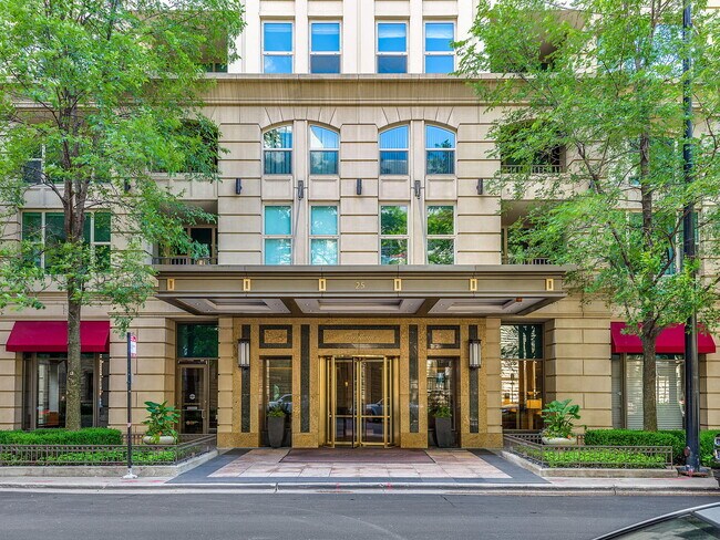Foto del edificio - 25 E Superior St