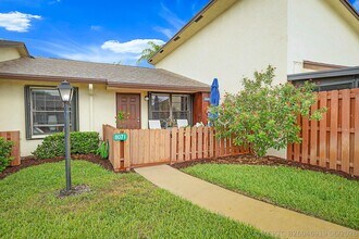 Building Photo - 8071 SE Villa Cir
