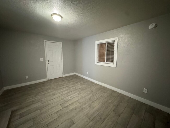 Building Photo - 602 W McWilliams Ave