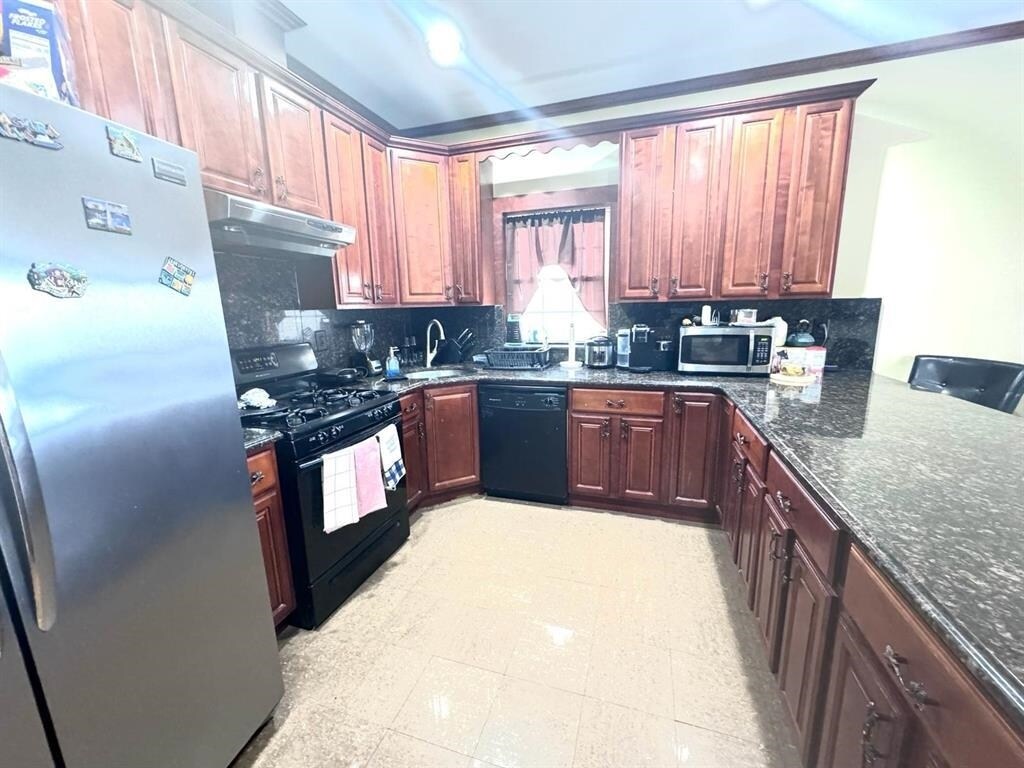 Primary Photo - 30 Whitman Ave