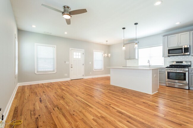 Foto del edificio - Stunning 3BD, 2.5BA Downtown Raleigh Home with a Fenced Yard