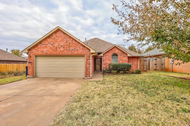 Foto del edificio - 3 Bed 2 Bath in OKC!