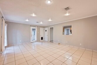 Building Photo - 1135 W 31st St