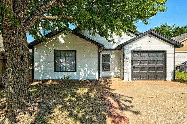 Photo - 313 Belmont Dr House