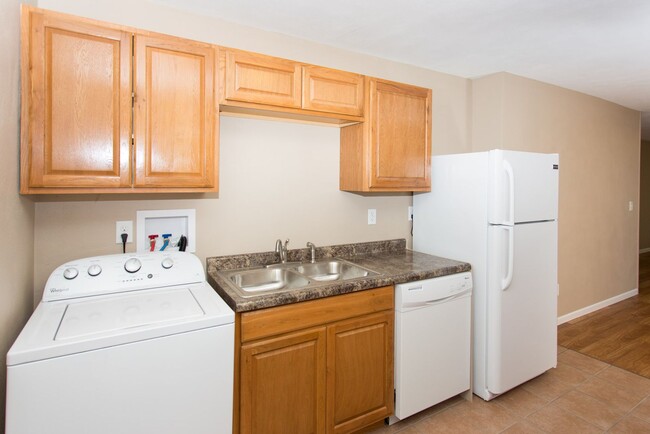 Building Photo - 3 Bedroom 1 bath $1295