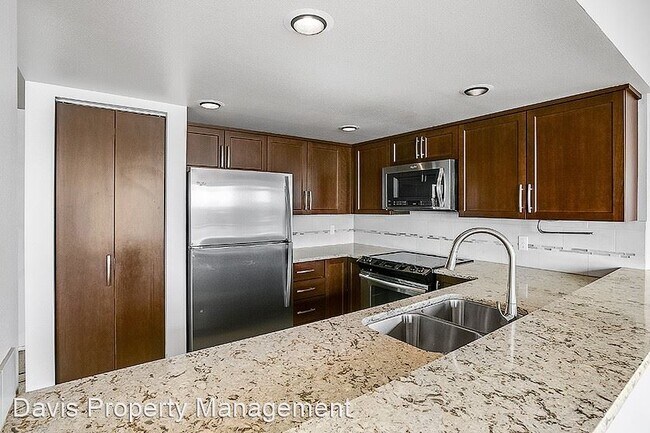 Building Photo - 2 br, 2 bath House - 2522 Dexter AVE N, #301