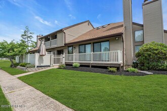 Building Photo - 18 Cotswold Cir