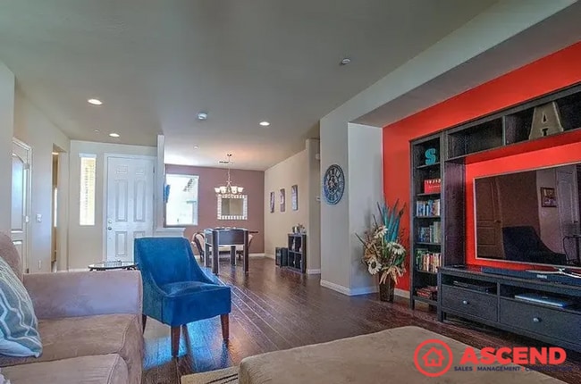 Building Photo - Beautiful Home Located in Gated Community ...