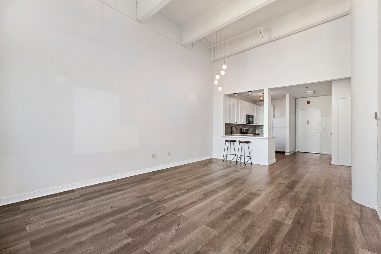 Primary Photo - 1500 Hudson St