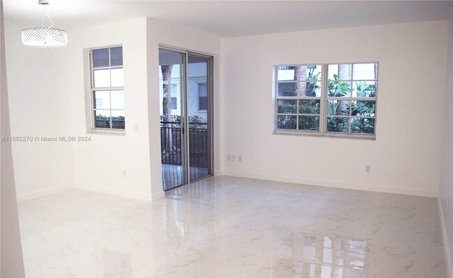 Foto del edificio - 3135 NE 184th St