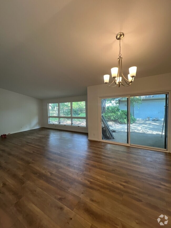 Building Photo - 305 Naples Dr