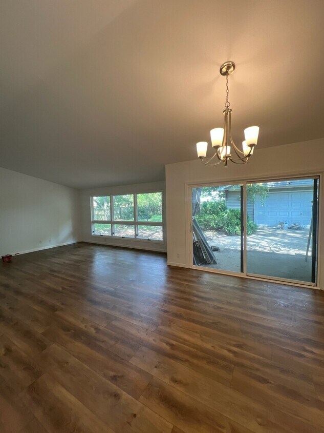 Primary Photo - 305 Naples Dr