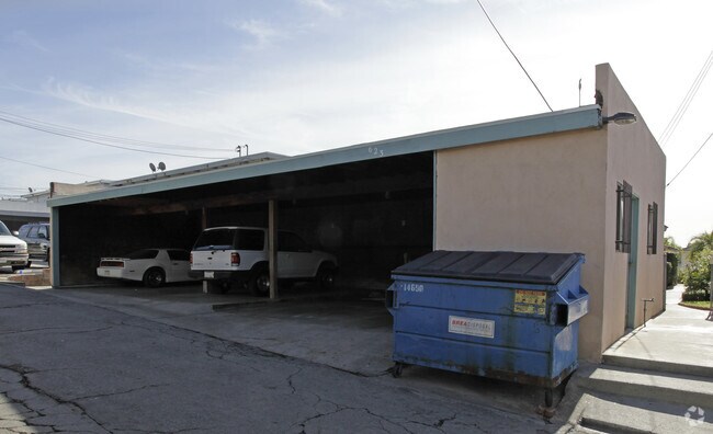 Building Photo - 623 E Birch St