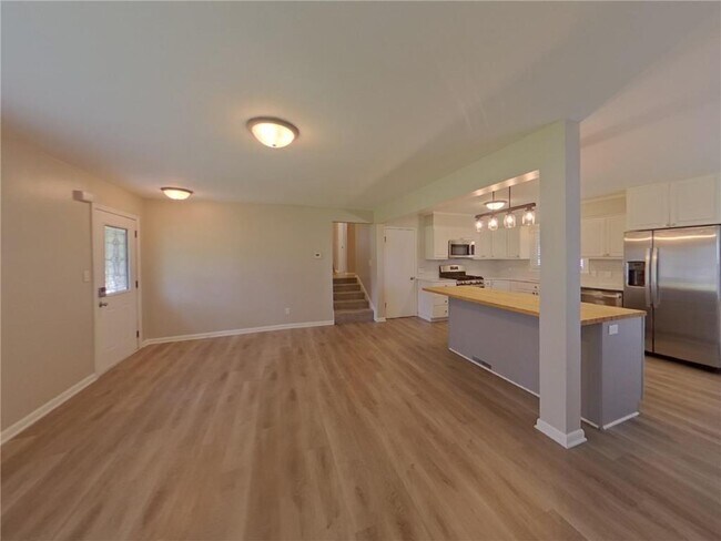 Building Photo - 7755 Eastwood Rd