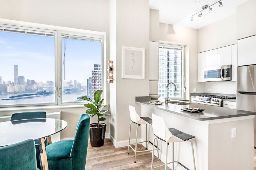 Primary Photo - 2 bedroom in LONG ISLAND CITY NY 11109