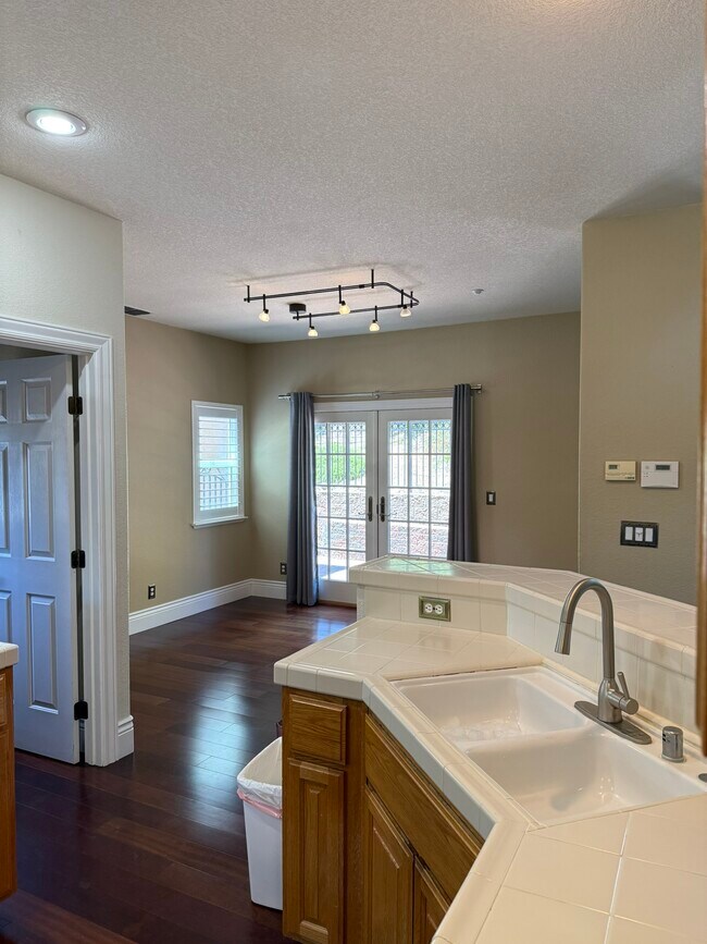 Cocina 1 - 412 Endberg Dr