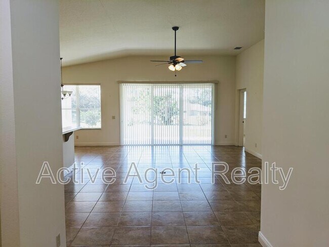 Foto del edificio - 1882 W Angelica Loop