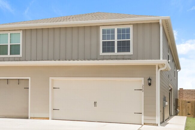 Foto del edificio - 220 Marsh Ln