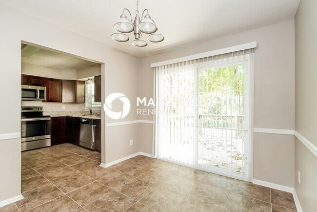 Foto del edificio - 3 Bedroom Pet-Friendly Home in Louisville, KY with Main Street Renewal