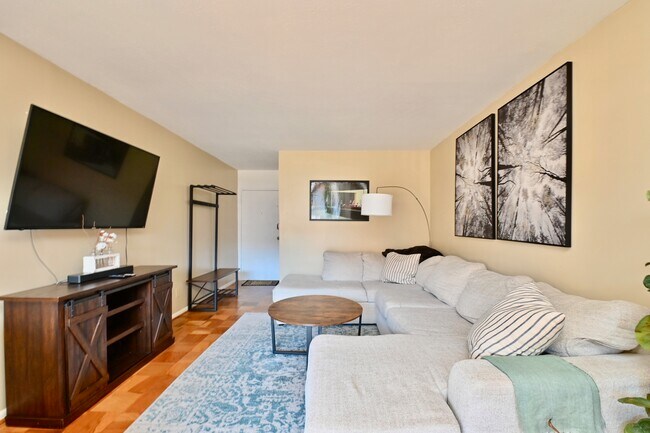 Foto del edificio - 5017 7th Rd S