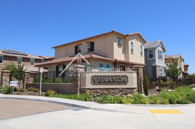 Foto del edificio - Beautiful Newer Roseville 3bd/2.5ba Home i...