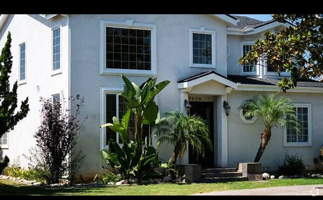 Building Photo - 7939 Denrock Ave