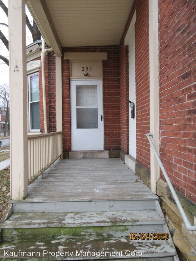Building Photo - 203 W Dewald St