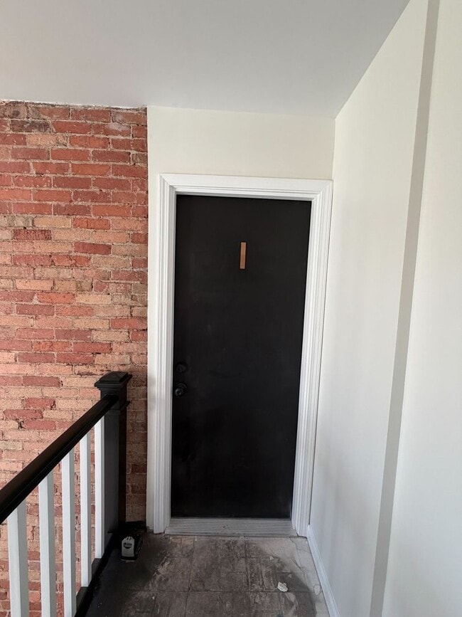 Building Photo - 2080 E 5th Ave