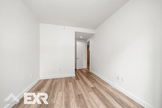 Foto del edificio - 160 Clarkson Ave