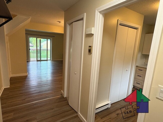 Building Photo - Elegant 3-Bedroom Townhouse in South Burli...