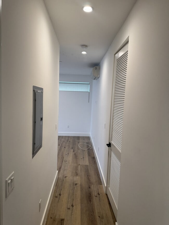 Building Photo - 10919 Hesby St