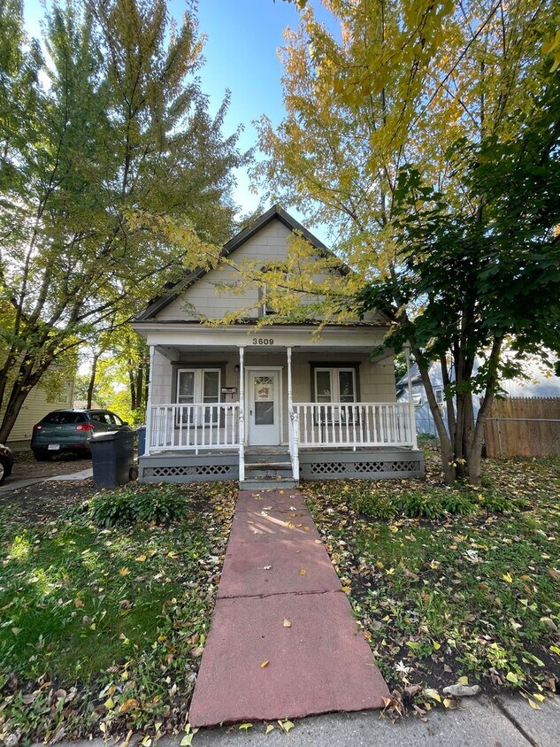 3609 E 42nd St Unit 2, Minneapolis, MN 55406 Room for Rent in