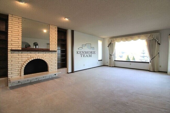 Building Photo - 905 E Eastlake Dr