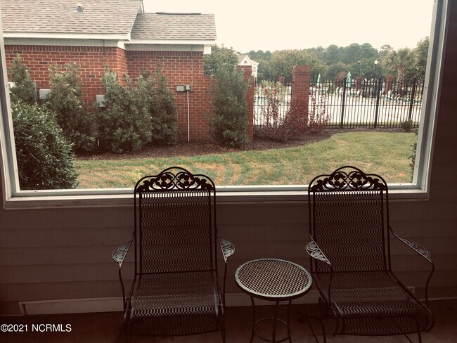 Foto del edificio - 4136 Breezewood Dr