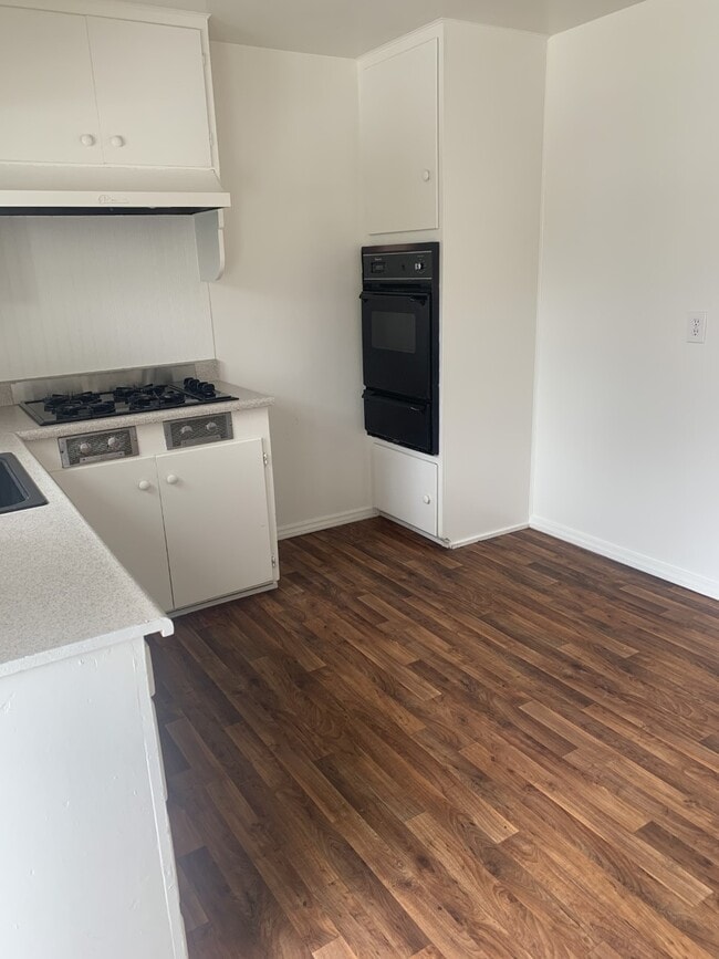 Building Photo - 115 N D St