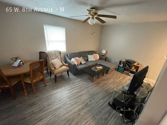 Foto del edificio - 65 W 8th Ave