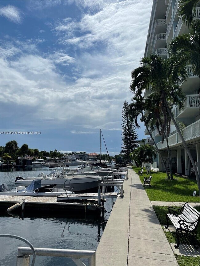 Foto del edificio - 13155 Ixora Ct