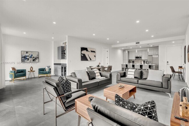 Building Photo - 2100 Miami Rd