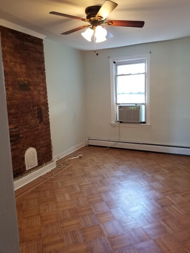 Building Photo - 560 Jersey Ave