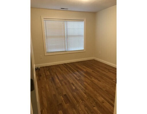 Building Photo - 1390 Main St